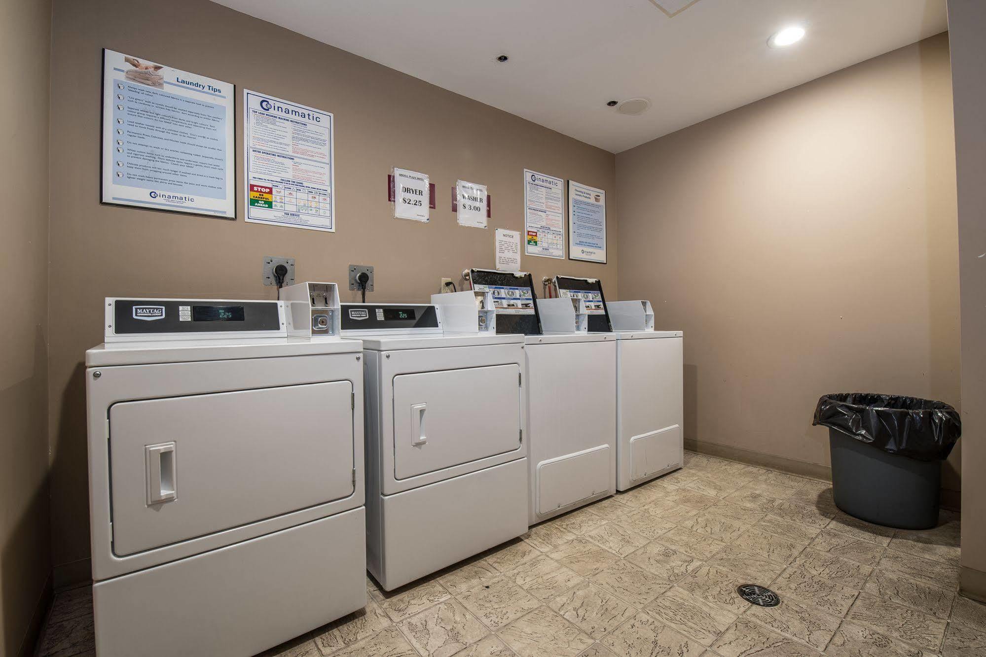 Argyll Plaza Hotel Edmonton Buitenkant foto