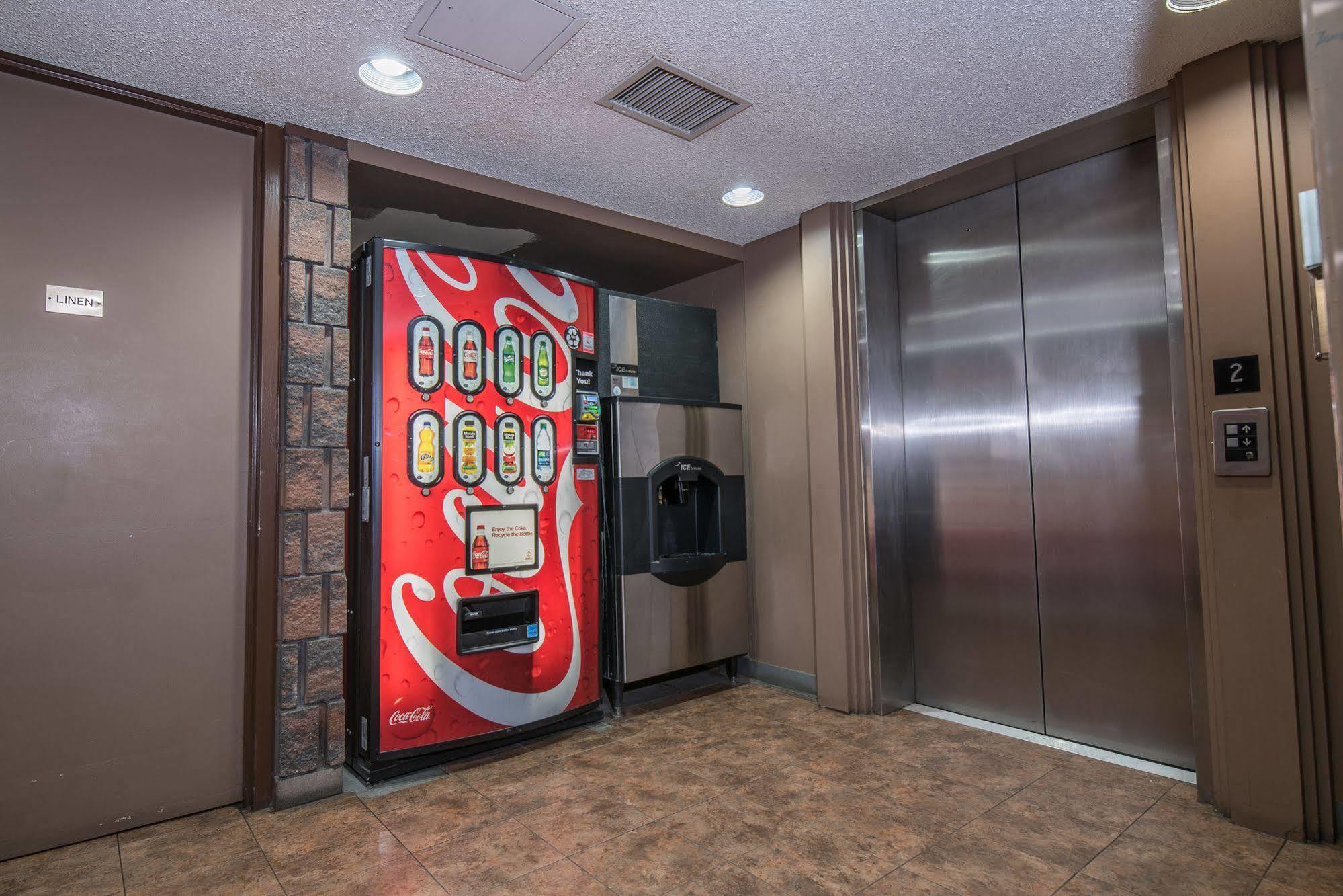 Argyll Plaza Hotel Edmonton Buitenkant foto